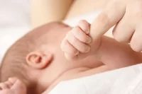 Uşaq yeməyi nə zaman ana südündən üstündür? - Pediatrdan açıqlama