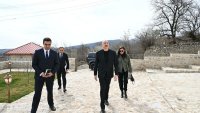 İlham Əliyev və birinci xanım Şuşada görülən tikinti işləri ilə tanış olublar
