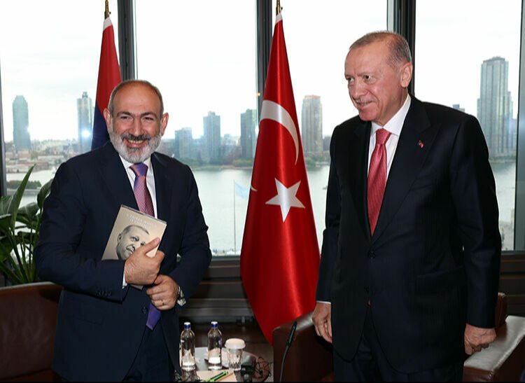 Ərdoğanla Paşinyan arasında görüş başa çatdı - Yeniləndi