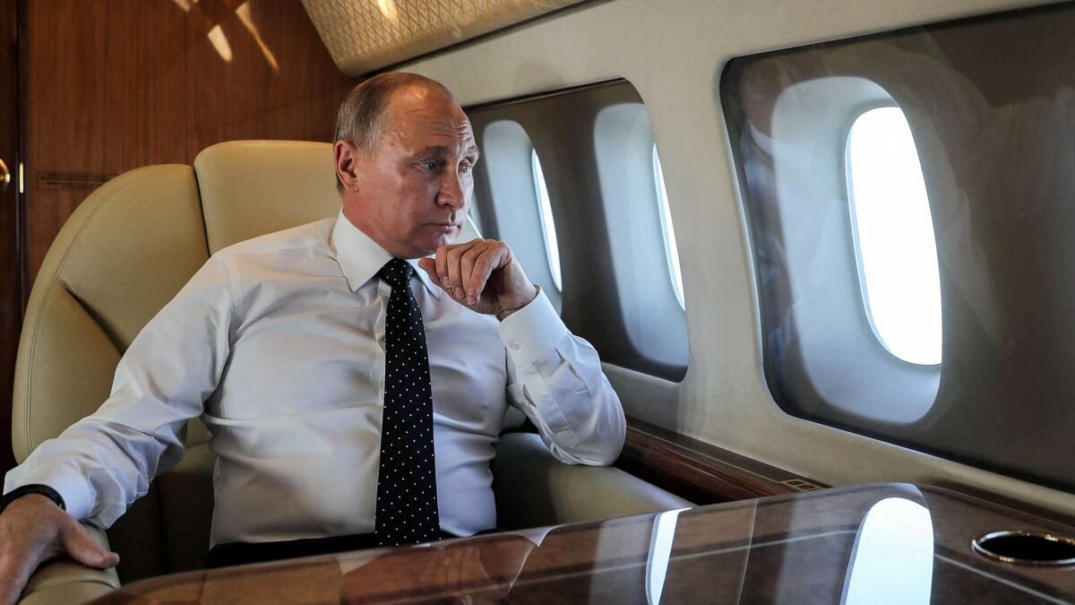 Putinin olduğu təyyarə Trampla görüşdən əvvəl bu bölgəyə eniş etdi