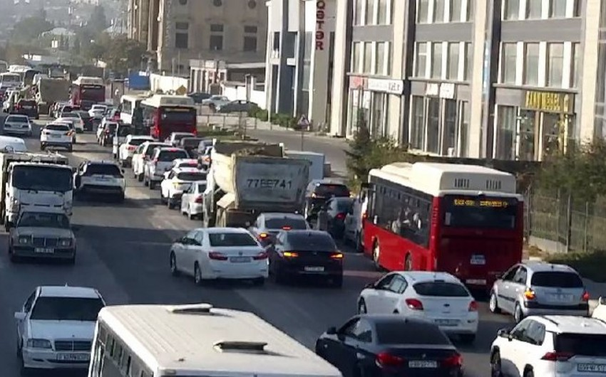 Paytaxt yolları keçilməz oldu - SİYAHI